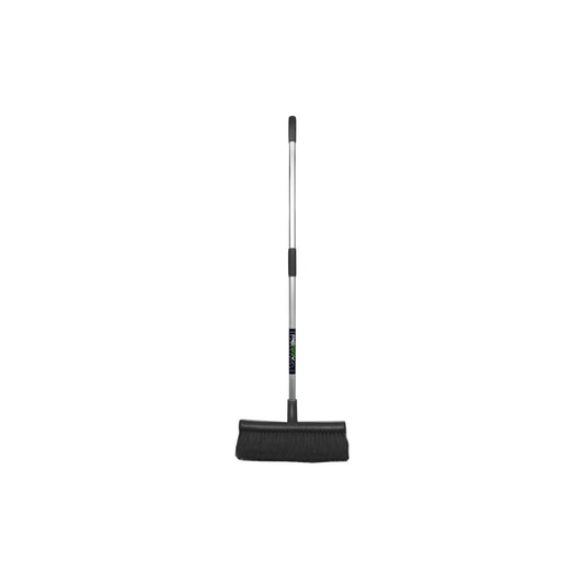 No.7131 Stable Brush and Scraper
