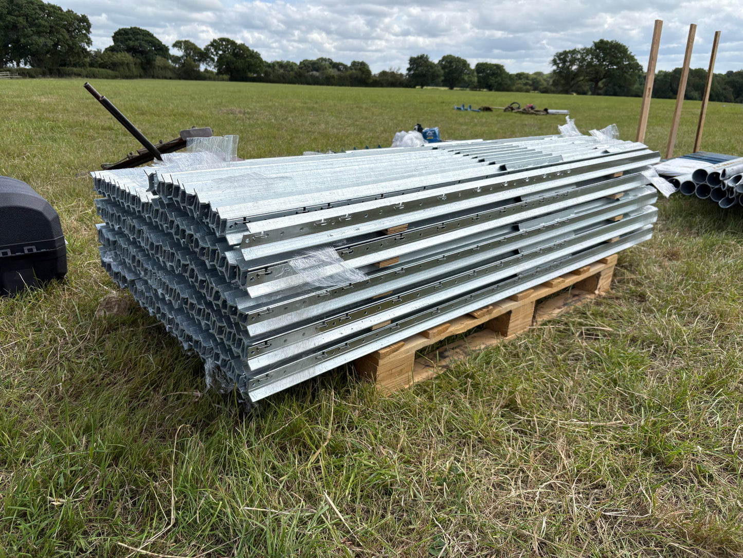 1.8m No.2170/POST QuickClip Metal Fencing System - Intermediate Post with 11 Holes and Anti-Pull SS